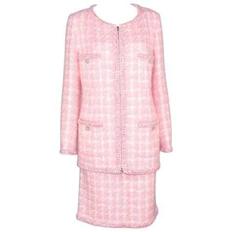 chanel tweed completi|Chanel tweed suit pink.